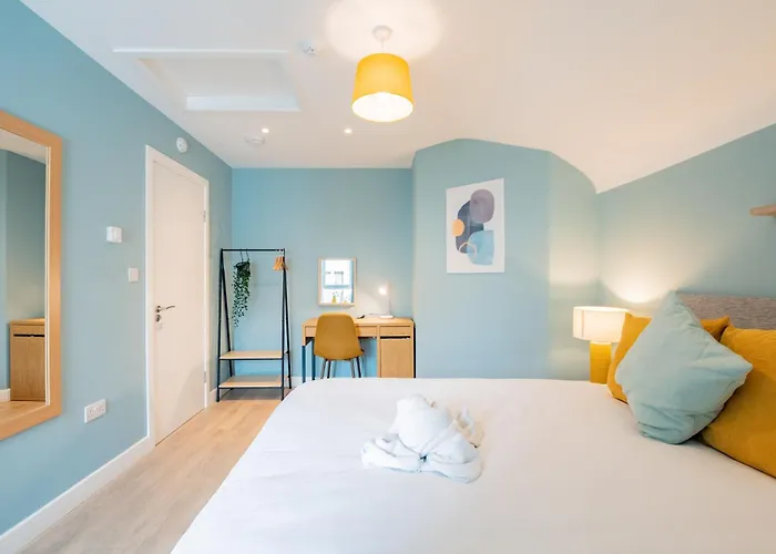 The Large Group House -Sleeps 21